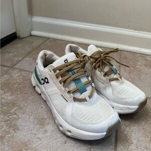 On Running Athletic Shoes - White and Tan